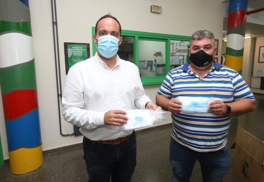 Reparto de mascaras sanitarias nos colexios do municipio